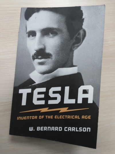 "Tesla: Inventor of the Electrical Age" de W. Bernard Carlson